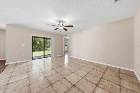 Villa ou maison à louer à Tavares, Floride: 3 chambres, 137.77 m2 № 2429606 - photo 2