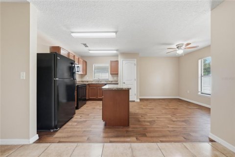 Villa ou maison à louer à Tavares, Floride: 3 chambres, 137.77 m2 № 2429606 - photo 4