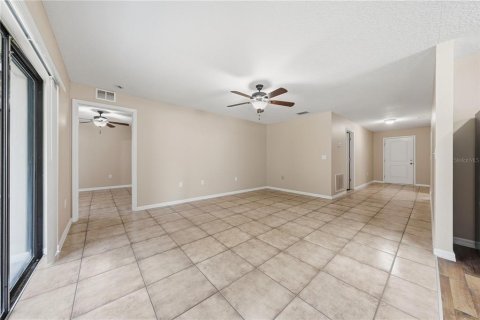 Villa ou maison à louer à Tavares, Floride: 3 chambres, 137.77 m2 № 2429606 - photo 9