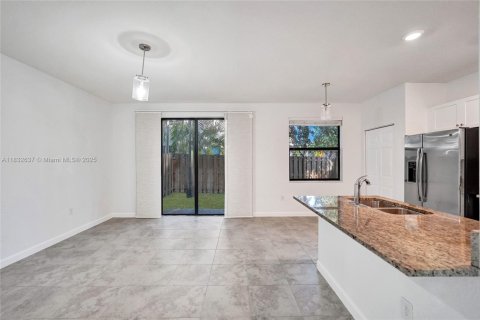 Adosado en venta en Davie, Florida, 4 dormitorios, 181.53 m2 № 1814371 - foto 9