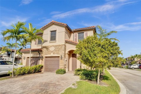 Adosado en venta en Davie, Florida, 4 dormitorios, 181.53 m2 № 1814371 - foto 1