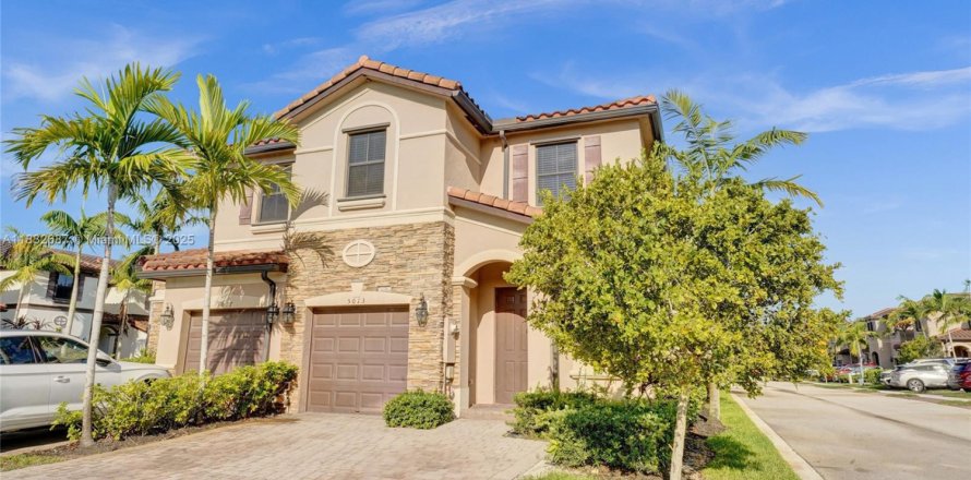 Adosado en Davie, Florida 4 dormitorios, 181.53 m2 № 1814371