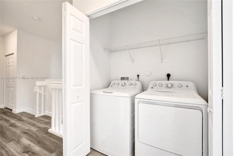 Adosado en venta en Davie, Florida, 4 dormitorios, 181.53 m2 № 1814371 - foto 24