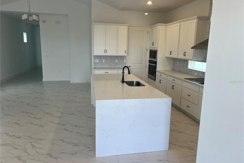 House in Orlando, Florida 3 bedrooms, 161 sq.m. № 2379465 - photo 2