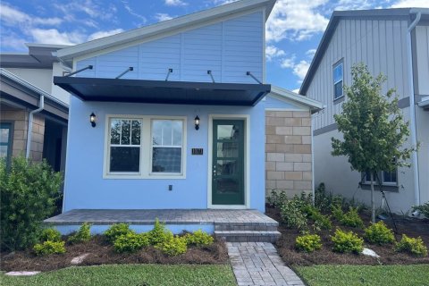 House in Orlando, Florida 3 bedrooms, 161 sq.m. № 2379465 - photo 1