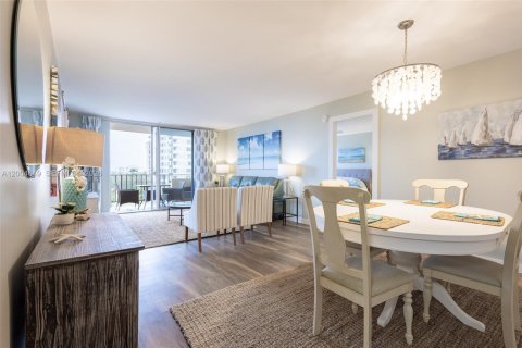 Condo in Lauderdale-by-the-Sea, Florida, 2 bedrooms  № 2068721 - photo 3