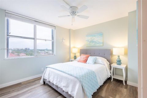 Condo in Lauderdale-by-the-Sea, Florida, 2 bedrooms  № 2068721 - photo 9