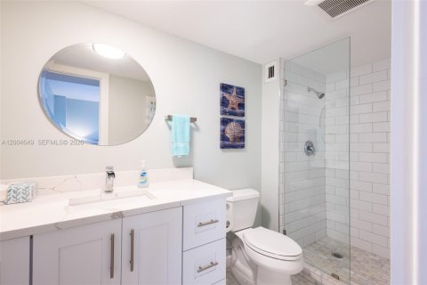 Condo in Lauderdale-by-the-Sea, Florida, 2 bedrooms  № 2068721 - photo 10