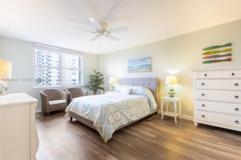 Condo in Lauderdale-by-the-Sea, Florida, 2 bedrooms  № 2068721 - photo 13