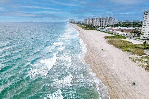 Condo in Lauderdale-by-the-Sea, Florida, 2 bedrooms  № 2068721 - photo 22