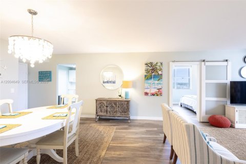 Condo in Lauderdale-by-the-Sea, Florida, 2 bedrooms  № 2068721 - photo 5