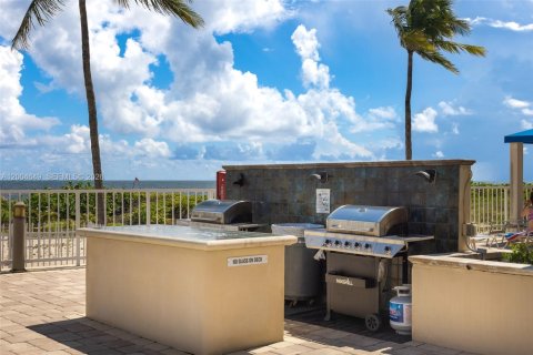 Condo in Lauderdale-by-the-Sea, Florida, 2 bedrooms  № 2068721 - photo 23