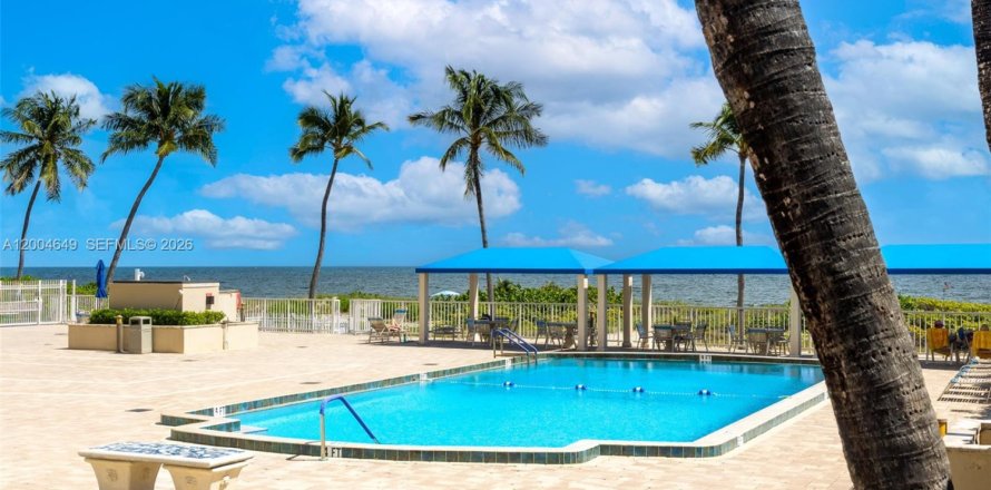 Condo in Lauderdale-by-the-Sea, Florida, 2 bedrooms  № 2068721