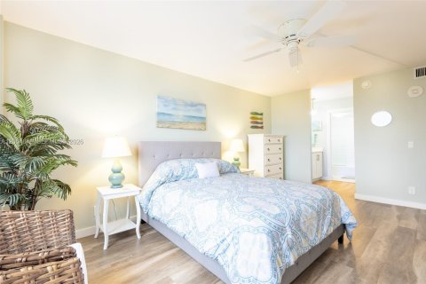 Condo in Lauderdale-by-the-Sea, Florida, 2 bedrooms  № 2068721 - photo 12