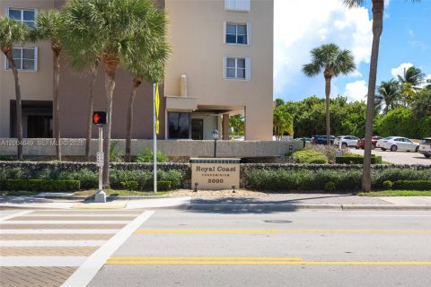 Condo in Lauderdale-by-the-Sea, Florida, 2 bedrooms  № 2068721 - photo 27