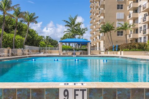 Condo in Lauderdale-by-the-Sea, Florida, 2 bedrooms  № 2068721 - photo 25