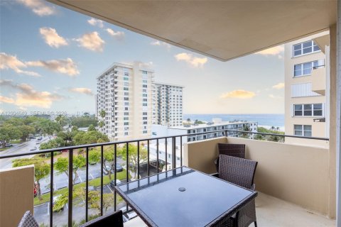Condo in Lauderdale-by-the-Sea, Florida, 2 bedrooms  № 2068721 - photo 15