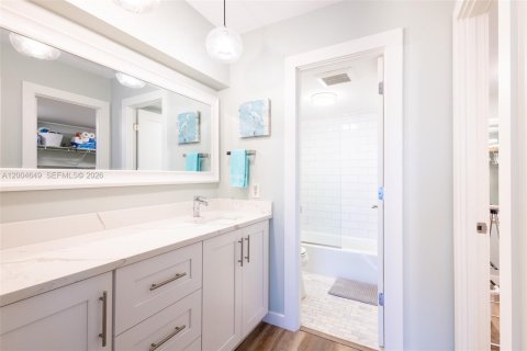 Condo in Lauderdale-by-the-Sea, Florida, 2 bedrooms  № 2068721 - photo 14