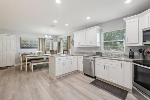 House in Plant City, Florida 3 bedrooms, 125.6 sq.m. № 1912623 - photo 17