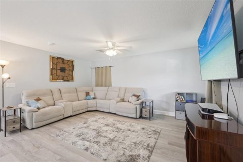 Casa en venta en Plant City, Florida, 3 dormitorios, 125.6 m2 № 1912623 - foto 11