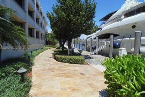 Copropriété à louer à Aventura, Floride: 2 chambres, 175.31 m2 № 1970215 - photo 2