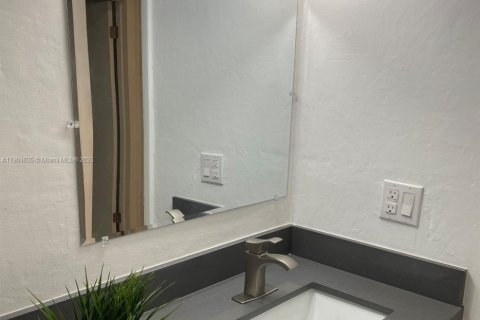 Apartamento en alquiler en Miami, Florida, 2 dormitorios, 62.71 m2 № 1955125 - foto 5