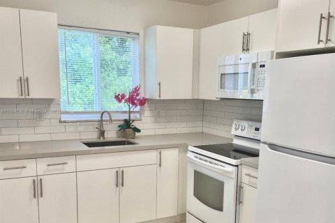 Apartamento en alquiler en Miami, Florida, 2 dormitorios, 62.71 m2 № 1955125 - foto 3