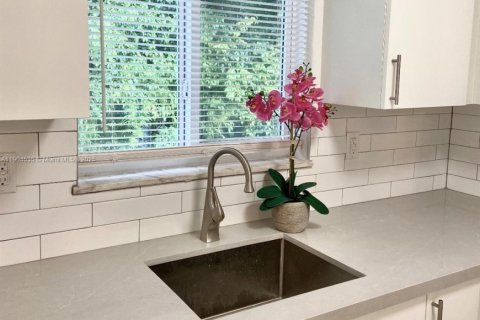 Apartamento en alquiler en Miami, Florida, 2 dormitorios, 62.71 m2 № 1955125 - foto 4