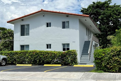 Apartamento en alquiler en Miami, Florida, 2 dormitorios, 62.71 m2 № 1955125 - foto 1