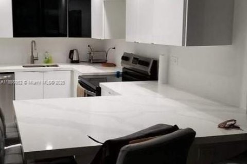 Condo in Sunny Isles Beach, Florida, 2 bedrooms  № 1946558 - photo 3