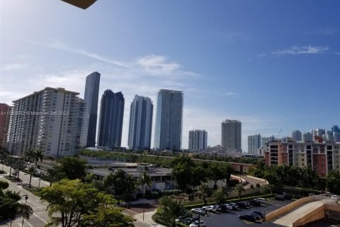 Condo in Sunny Isles Beach, Florida, 2 bedrooms  № 1946558 - photo 9