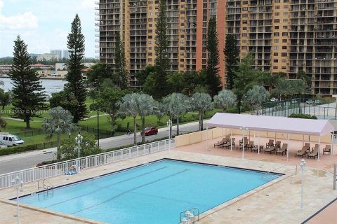 Condo in Sunny Isles Beach, Florida, 2 bedrooms  № 1946558 - photo 21