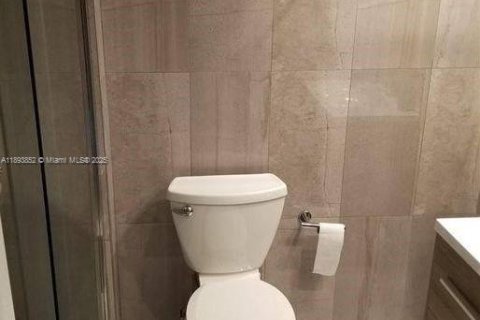 Condo in Sunny Isles Beach, Florida, 2 bedrooms  № 1946558 - photo 17