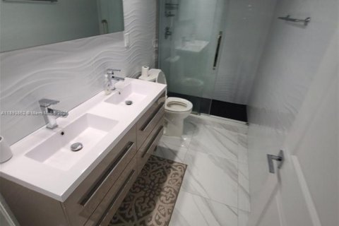 Condo in Sunny Isles Beach, Florida, 2 bedrooms  № 1946558 - photo 12