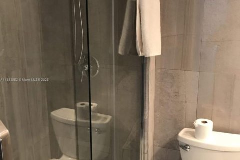 Condo in Sunny Isles Beach, Florida, 2 bedrooms  № 1946558 - photo 19