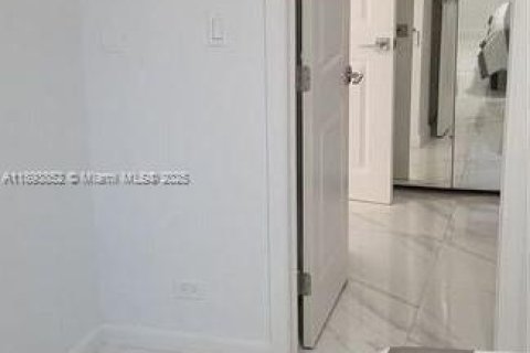 Condo in Sunny Isles Beach, Florida, 2 bedrooms  № 1946558 - photo 14