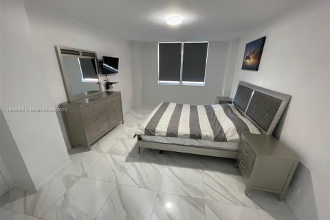 Condo in Sunny Isles Beach, Florida, 2 bedrooms  № 1946558 - photo 10