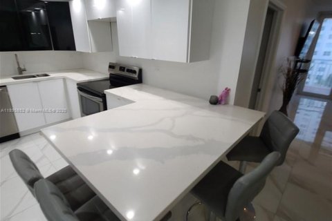 Condo in Sunny Isles Beach, Florida, 2 bedrooms  № 1946558 - photo 4