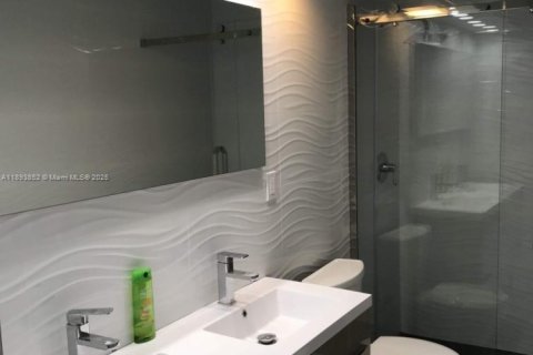 Condo in Sunny Isles Beach, Florida, 2 bedrooms  № 1946558 - photo 13