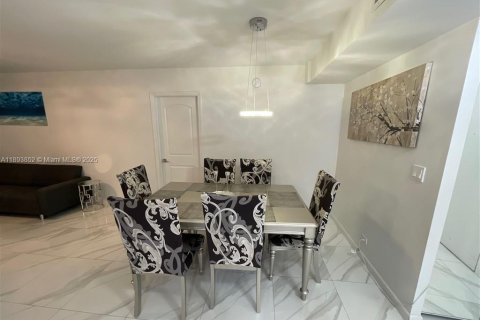 Condo in Sunny Isles Beach, Florida, 2 bedrooms  № 1946558 - photo 7