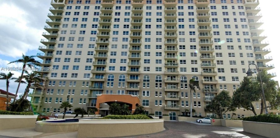 Condo à Hallandale Beach, Floride, 2 chambres  № 1726606