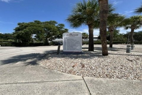 Immobilier commercial à vendre à Palm Coast, Floride: 116.5 m2 № 2304804 - photo 2