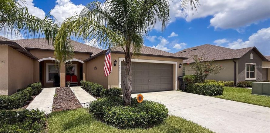 House in Hudson, Florida 3 bedrooms, 124.21 sq.m. № 1851535