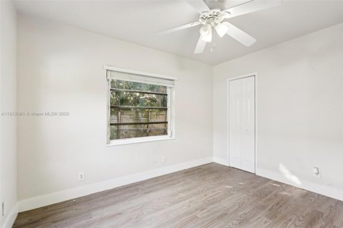 House in Hollywood, Florida 2 bedrooms, 113.53 sq.m. № 1968579 - photo 15