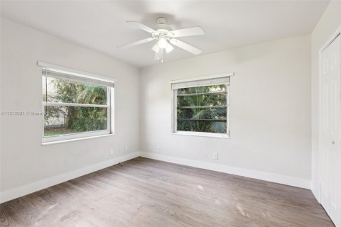 House in Hollywood, Florida 2 bedrooms, 113.53 sq.m. № 1968579 - photo 14