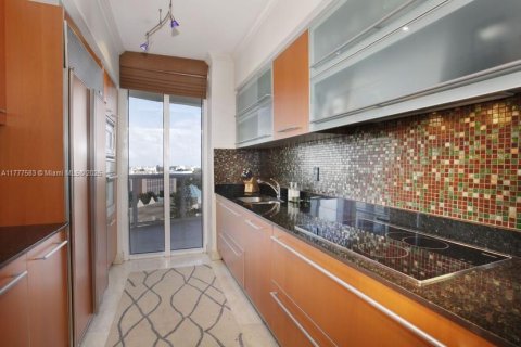 Condo in Miami Beach, Florida, 2 bedrooms  № 1698108 - photo 3