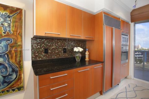 Condo in Miami Beach, Florida, 2 bedrooms  № 1698108 - photo 22