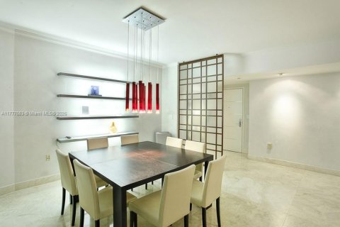 Condo in Miami Beach, Florida, 2 bedrooms  № 1698108 - photo 2