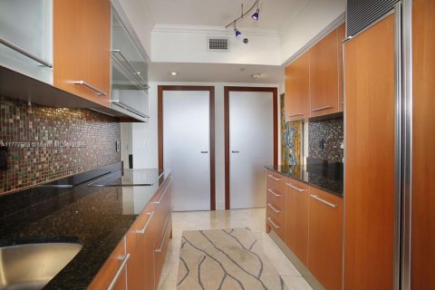 Condo in Miami Beach, Florida, 2 bedrooms  № 1698108 - photo 24