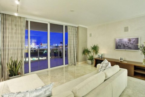Condo in Miami Beach, Florida, 2 bedrooms  № 1698108 - photo 15